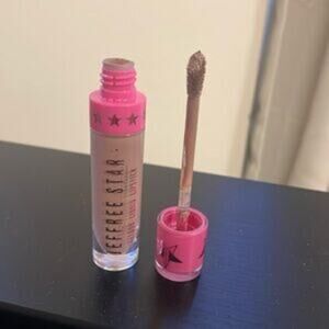 Jeffree Star Nude color lipstick